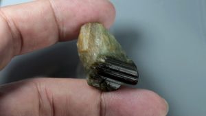 53.40 ct ก้อนทัวร์มาลีน (Rought Green Tourmaline) สีเขียว