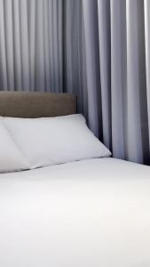 Everyday Comfort Microfiber Fitted Bedsheet Set | Neutral Color | Soft&Lightweight | 3in1 | LACHICAS