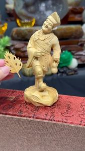 wood jigong💯天然黄杨木🪵实木雕刻 ➡️济公 大叶扇子可以移动 包括礼盒🎁 高H: 13cm 宽W: 5.5x5cm 重Weight: 70g