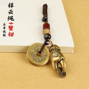 Lucky Copper Keychain with Crab Clamp Pendant Pure Brass Creative Gift Festive Supplies Hand Holding Money Attracting Wealth