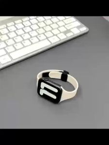 Small Silicone Watch Band Strap For Apple Watch S8/7/6/5/4/3/2/1 SE2 ULTRA Watch band for women iWatch 49MM 45 44 42 41 40 38 With Magnetic buckle