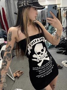 ชุดเดรสสั้นคอวีแขนกุดลายสก็อตสไตล์ญี่ปุ่น Y2K สำหรับผู้หญิงในช่วงฤดูร้อน กระโปรงสั้นเข้ารูปเอวสูง ชุดเดรสสั้นเข้ารูปสุดเท่