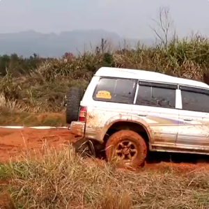 Reflective Heavy-Duty Tow Strap with Emergency Shackles 5M Trailer Towing Cable 6/12-Ton Capacity