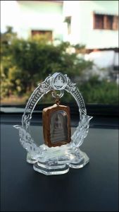 ซูมแขวนพระ ฐานแขวนพระอะคริลิค ที่แขวนพระ ที่แท่นแขวนพระ ลายพระพูทธ ขนาดไหน ด้วยขนาดของ 50 มิติ หลายวัสดุ