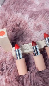 AMK Lightweight Matte Lipstick with Magnetic Closure High-Pigment Waterproof & Long-Lasting Flawless Look Gincu Mekap Tahan Lama Kalis Air Comfort 丝绒哑光唇膏