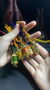 Dây chuyền Kinh Luân Microfilm các chất liệu khác nhau nhiều thần chú khác nhau Pháp bảo Mật Tông Tâm Ý