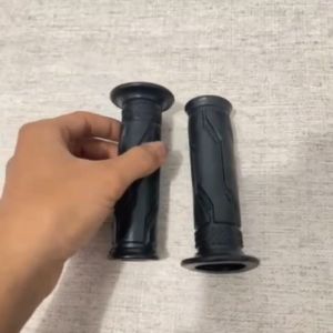 HANDGRIP STANDAR YAMAHA MIO MIO J MIO SOUL GT AEROX NMAX FINO XEON LEXI FAZZIO FREEGO XRIDE GRIP MOTOR YAMAHA SEPASANG KIRI KANAN BAHAN KARET EMPUK