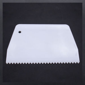 Trapezoidal Plastic Sawtooth Cake Scraper Available in Fine And Wide Teeth for Precision Baking And Cooking Tools