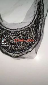 Cổ kết cườm may lên áo trang trí