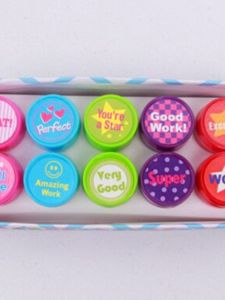 เซ็ตของขวัญการศึกษาสำหรับเด็ก 10 ลูกปัดนิรภัยพลาสติกสีสันสดใสพร้อมกล่องสีสันสดใสสำหรับครูโรงเรียนอนุบาล เครื่องมือการศึกษาแบบอิเล็กทรอนิกส์