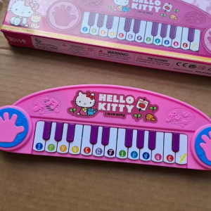 Đàn Piano Trẻ Em Hello Kitty Hồng và Xanh Doraemon Với Các Nút Nhạc Âm Thanh Sống Động (Tặng kèm pin)