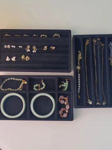 Black Velvet Jewelry Box & Medium Size Diamond Display Case: A Complete Guide