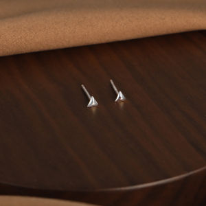 S999 Pure Silver Earrings Womens New 2025 Elegant Simple Small Sleepwear-friendly Ear Jewelry Pierced Ear Decorations