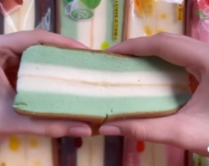 Combo 1kg Bánh bông lan tam giác Weisiel 3 vị dâu socola matcha l Ăn Vặt Nhà Heo