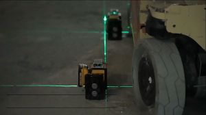 สินค้าใหม่ DEWALT ไร้สาย 12V แบตเตอรี่ลิเธียมสีเขียวเครื่องวัดระดับแสง 12-line เครื่องหมายเมตรผนังความแม่นยำสูงเมตร 6