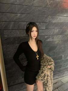 Golden Millennium Y2K Cross Pendant Necklace Long Clavicle Chain Spicy Girl Cool Style Fashion Jewelry for Women