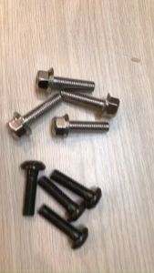 ỐC DÀI INOX HOẶC XÁM 8LI-30MM BẮT THỚT ĐĨA 4 LỖ VÀ ỐC ZIN NGẮN 8LI-25MM BẮT THỚT ĐĨA 5 LỖ RÁP LÊN ZIN KHÔNG CHẾ CHÁO