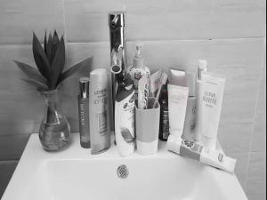 No-Drill Wall Storage Rack – Magic Adhesive Organizer Shelf with Hooks for Kitchen & Bathroom