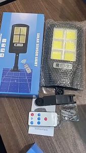 LED ไฟถนนโซล่าเซลล์ ชาร์จพลังงานแสงอาทิตย์กันน้ำ IP67 สปอร์ตไลท์ ไฟถนนโซล่าเซลล์