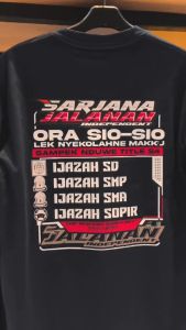 Kaos SARJANA JALANAN by MarkasKaos.id / Kaos Kata Kata / Kaos Keren / Kaos Distro Premium / Kaos Pekerja Keras / Kaos Profesi Keren / Kaos Pria Wanita / Kaos Cotton Combed 24s