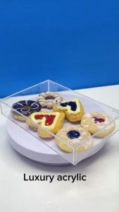 Luxuryacrylic  ถาดใส่โดนัท อะคริลิคใส รุ่นมีฝาเปิด-ปิด ป้องกันแมลง มี 3 ขนาดให้เลือก