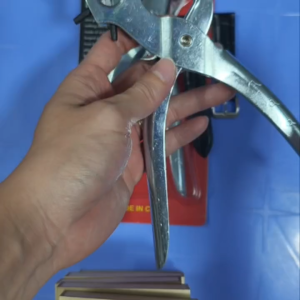 Kềm bấm lỗ dây da đồng hồ thắt lưng chất liệu thép không gỉ bấm được 6 size lỗ khác nhau