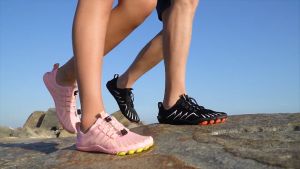 Sepatu Pantai & Renang: Pilihan Terbaik untuk Aktivitas Air