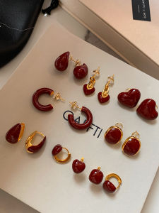 ต่างหูรูปหัวใจเคลือบไฟฟ้าแบบย้อนยุคสีแดงพร้อมเข็มเงินสำหรับผู้หญิง เครื่องประดับแฟชั่นระดับไฮเอนด์ หรูหรา