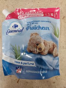 น้ำยาปรับผ้านุ่มCarrefourมีอยู่สองกลิ่นคือสูตรอ่อนโยนและกลิ่นเฟรซบลูขนาด600ml.สินค้านำเข้าจากต่างประเทศของแท้100%