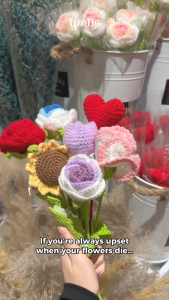 🇸🇬 ReadyStock - Rose / Sunflower / Tulip Crochet Flower Single Stalk Bouquet Gift Home / Office Decoration Handcrafted Flower Bouquet Heart Shape Love Knitted Flower