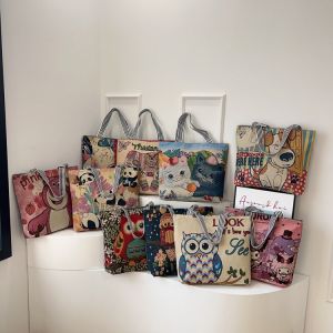 กระเป๋าผ้าใบทรงสี่เหลี่ยมจัตุรัสความจุขนาดใหญ่ กระเป๋าช้อปปิ้งแฟชั่นสำหรับผู้หญิง กระเป๋าสะพายไหล่หนังสือเรียนลายการ์ตูน กระเป๋าสะพายไหล่ขนาดใหญ่