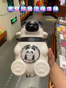 Intelligent temperature display childrens thermos cup girls new water cup boys school specific straw cup portable shoulder strap