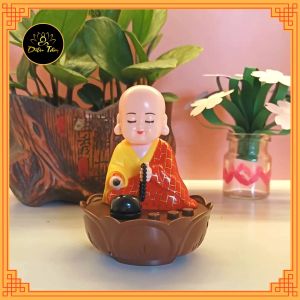 Tượng chú tiểu tụng kinh gõ mõ sạc pin type C có 8 bài nhạc tụng kinh có đèn trang trí xe hơi phong thủy bàn làm việc đồ thờ cúng shop Diệu Tâm -chú tiểu có nhạc