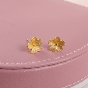 Chow Sang Sang 周生生 Cultural Blessings Blossom 999.9 Floral Pure Gold Earrings 95303E