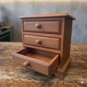 กล่องเก็บของสไตล์คลาสสิก 3 ชั้น พร้อมลิ้นชัก วัสดุไม้สัก ทนทาน สำหรับจัดเก็บของหลายประเภท