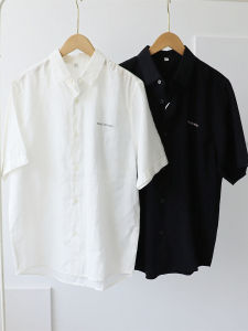 เสื้อเชิ้ตแขนสั้นผ้าไหมโพลีเอสเตอร์สำหรับผู้ชาย เสื้อเชิ้ตฤดูร้อนแบบลำลองพื้นฐาน เสื้อเชิ้ตคอปกแบบบางสบาย ๆ 2 ชิ้น