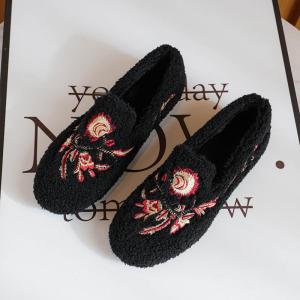 Chinese Embroidered Lamb Fur Bean Shoes Women Winter Outdoor Wear Thick Bottom Ladies Fleece Lined Fashion Loafers Cotton Slip-On