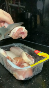 Kéo Nhà Bếp Đa Năng Bravio Keso Thép Không Gỉ Lò Xo Trợ Lực Kèm Bao Từ Tính Kéo Cắt Gà Cá
