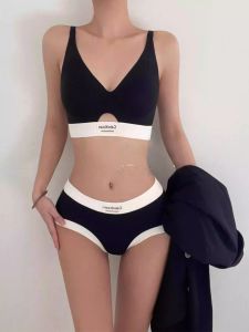 Sports Bra Wireless Seamless Anti-Sagging Thin Womens Underwear Full Cup Nylon Fabric V-Neck Fixed Strap Design Four Seasons