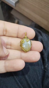 B47จี้พลอยแซฟไฟร์แท้ดัดลวดทองเหลือง