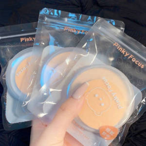 เชื่อมต่อผลิตภัณฑ์ที่ช่วยลดความชุ่มชื่น ควบคุมน้ำมันแป้งฝุ่นอัดแข็งธรรมชาติ ไม่ให้บางเบาระบายอากาศ ใช้เครื่องสำอางที่เรียกว่า