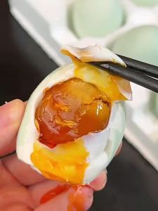 GUOSHENGJING | Trứng Vịt Muối Dầu Kích Cỡ Lớn