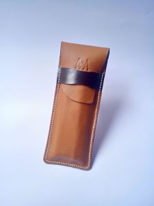 Tempat atau kotak alat tulis dari kulit sapi asli