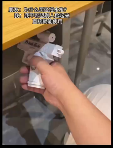 YiGo- (Prank Water Gun) Double Side Reverse Spray Toy Festival Gifts Birthdday Gifts 双面反向滋水水枪 夏季沙滩喷水迷你戏水水枪 打水仗 整蛊礼物 生日礼物