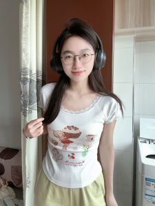 เสื้อยืดแขนสั้นลายการ์ตูนสำหรับผู้หญิงในช่วงฤดูร้อน เสื้อเชิ้ตทรงเข้ารูป ลายดอกไม้ ชุดชั้นในสุดเซ็กซี่ เสื้อผ้าทำงาน