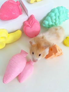 Hamster Small Animal Rabbit Pet Cheese Banana Grape Shape Mineral Stone / Squirrel Guinea Pig Molar Teeth Grinding Stone