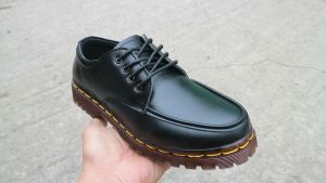 Sepatu Docmart Wanita Tali Kulit Hitam