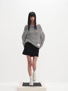 MO&Co. | Black A-Line Mid-Low Waist Short Skirt