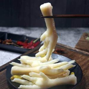 Món Ăn Vặt Chân Gà Ngâm Dấm và Cay