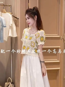 เสื้อสเวตเตอร์ถักแขนสั้นลายดอกไม้สไตล์หวานสำหรับผู้หญิงในช่วงฤดูร้อนปี 2024 เสื้อสเวตเตอร์ถักคอวีแบบสวมหัว